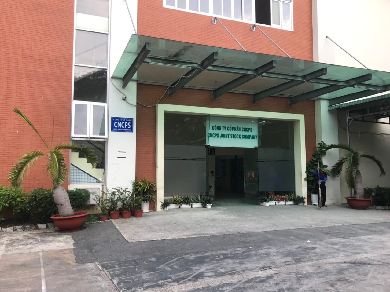Outside of the company (3)